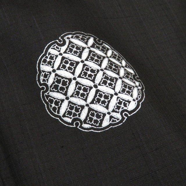 紬地 小紋 着物 未使用 正絹 袷 カジュアル 雪輪紋 花模様 七宝文 亀甲文 黒色 銀 身丈165cm 裄67cm L トール きもの北條 A1188-2 紬地 小紋 着物 未使用 正絹 袷 カジュアル 雪輪紋 花模様 七宝文 亀甲