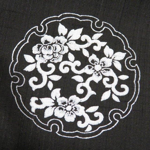 紬地 小紋 着物 未使用 正絹 袷 カジュアル 雪輪紋 花模様 七宝文 亀甲文 黒色 銀 身丈165cm 裄67cm L トール きもの北條 A1188-2 紬地 小紋 着物 未使用 正絹 袷 カジュアル 雪輪紋 花模様 七宝文 亀甲