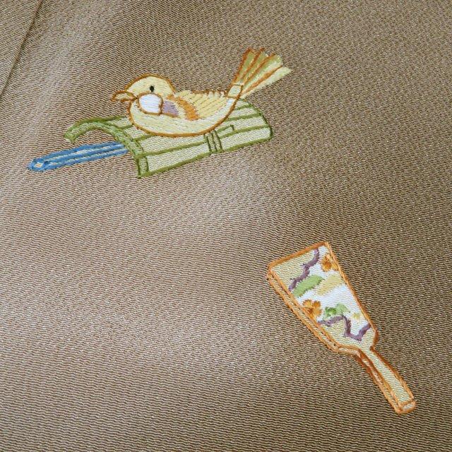 特選 訪問着 着物 中古 正絹 縮緬地 袷 紋付き 千總 刺繍 器物文様 玩具 紀州茶色 多色 身丈162.5cm 裄68cm M きもの北條 A1196-6の画像