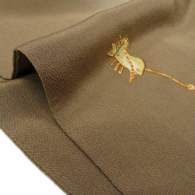 特選 訪問着 着物 中古 正絹 縮緬地 袷 紋付き 千總 刺繍 器物文様 玩具 紀州茶色 多色 身丈162.5cm 裄68cm M きもの北條 A1196-6の画像