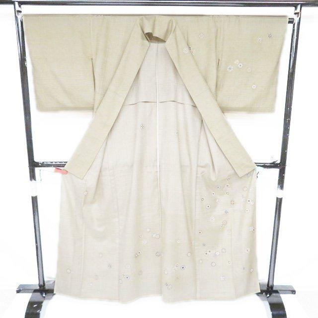 特選 ゴールデンムガ 着物 中古 正絹 単衣 カジュアル 花模様 灰みの薄い緑系色 多色 金 身丈161cm 裄67cm M きもの北條 A1271-5の画像