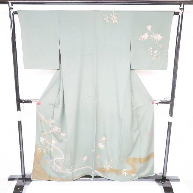 訪問着 着物 未使用 正絹 袷 フォーマル 落款 金駒刺繍 流水に花 桜 柳鼠色 多色 金 身丈155.5cm 裄63.5cm SA きもの北條 A1341-12の画像