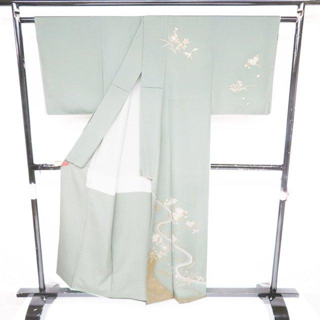 訪問着 着物 未使用 正絹 袷 フォーマル 落款 金駒刺繍 流水に花 桜 柳鼠色 多色 金 身丈155.5cm 裄63.5cm SA きもの北條 A1341-12の画像