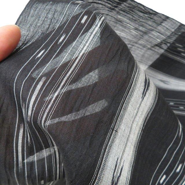 特選 夏物 夏着物 反物 浴衣 着物 未仕立て 新古品 麻 カジュアル 本場小千谷縮 絣模様 黒色 きもの北條 A1347-21の画像