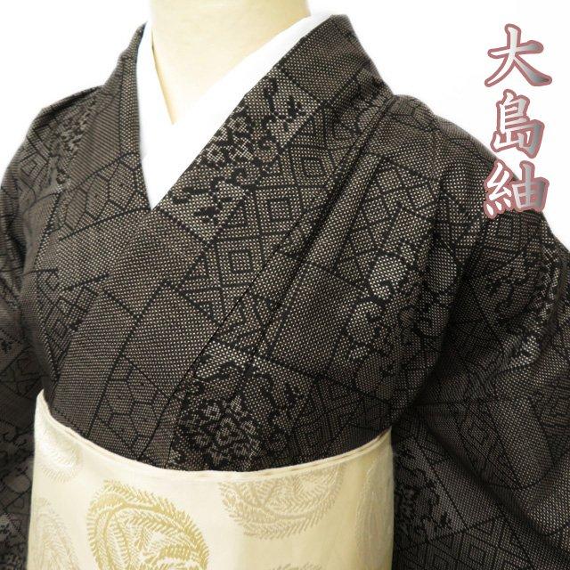 本場大島紬窪田織物ラベル付きモダン焦茶色着物A813-1M