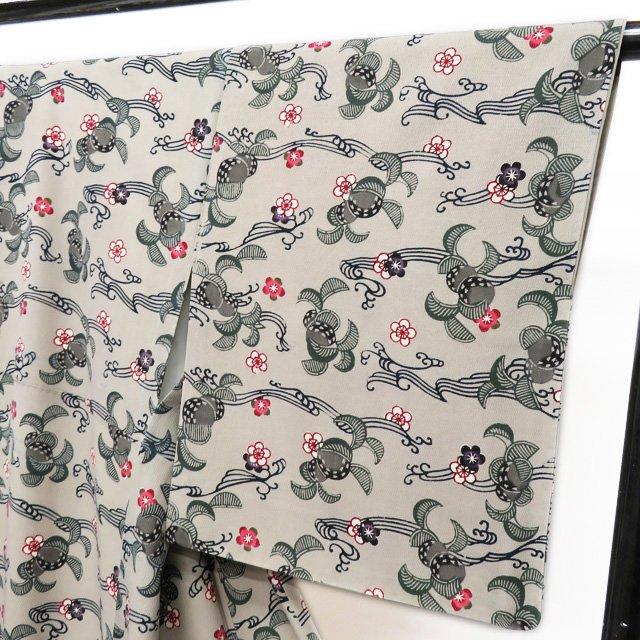 特選 小紋 着物 中古 正絹 袷 カジュアル 琉球紅型 植物文様 梅 枯野色  