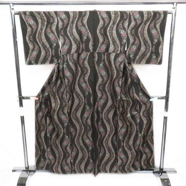 H*h様 本場大島紬 正絹 中古 黒 茶 縞 カジュアル 着物 sk084 楽天市場】【新古品】 本場大島紬 未使用 訪問着 着物 大島紬 正絹 袷