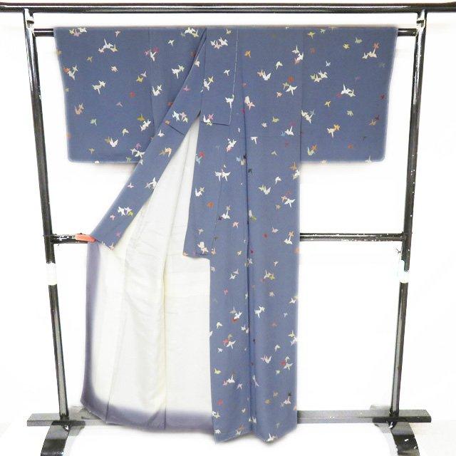 特選 小紋 着物 未使用 袷 正絹 カジュアル  縦縞模様 千羽鶴 刺繍 藍鼠色 多色 身丈158.5cm 裄65cm M きもの北條 A974-5の画像