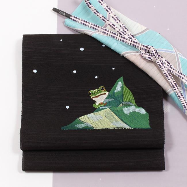 きもの 和 夏帯 九寸名古屋帯 焦げ茶地 蛙・カエル 刺繍 紬地 お太鼓柄