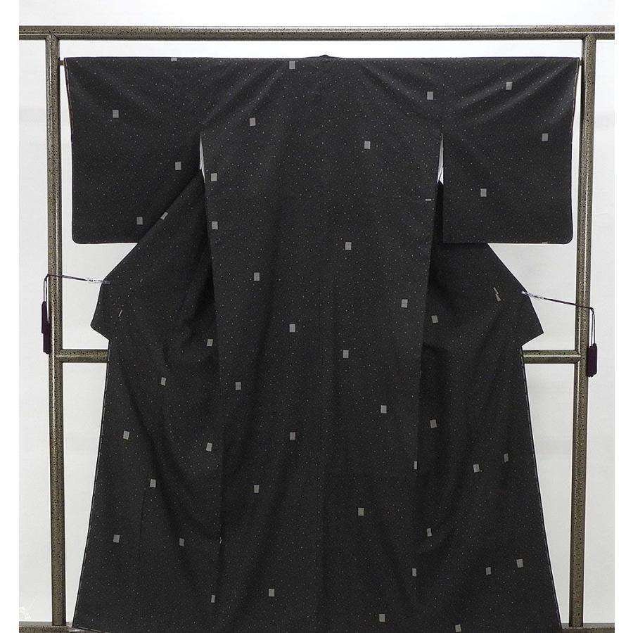 紬 未着用美品 正絹 地球印 9マルキ 格子飛び模様 身丈159cm 裄丈66.5cm 大島紬 未使用 新古品 着物 d4026 50％OFF SALE 紬 未着用美品 正絹 地球印 9マルキ 格子飛び模様 身丈