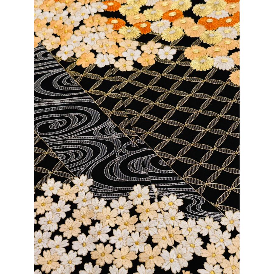 総刺繍 黒留袖 菊尽くし 五つ紋 正絹比翼地 ぐし縫い : 高級呉服 総刺繍 黒留袖 菊尽くし 五つ紋 正絹比翼地 ぐし縫い : 高級呉服