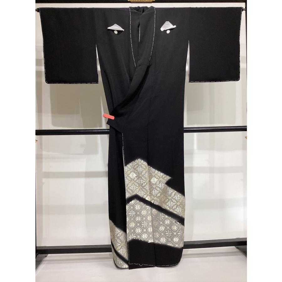 刺繍黒留袖 未使用 五ッ紋 丸に剣片喰 中古 正絹 裄66.5cm レディース 
