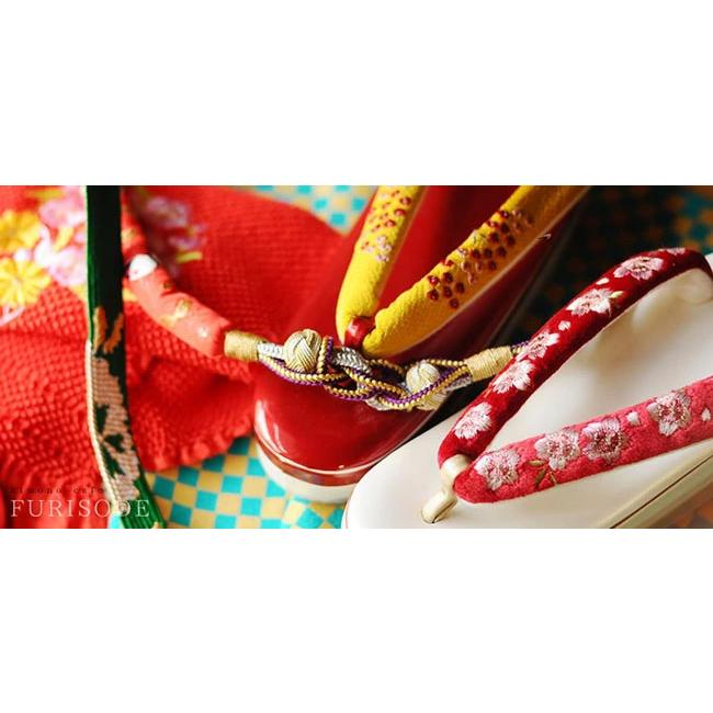 kimono cafe（キモノカフェ） 振袖用帯揚げ 蝶々の刺繍のカラフルな