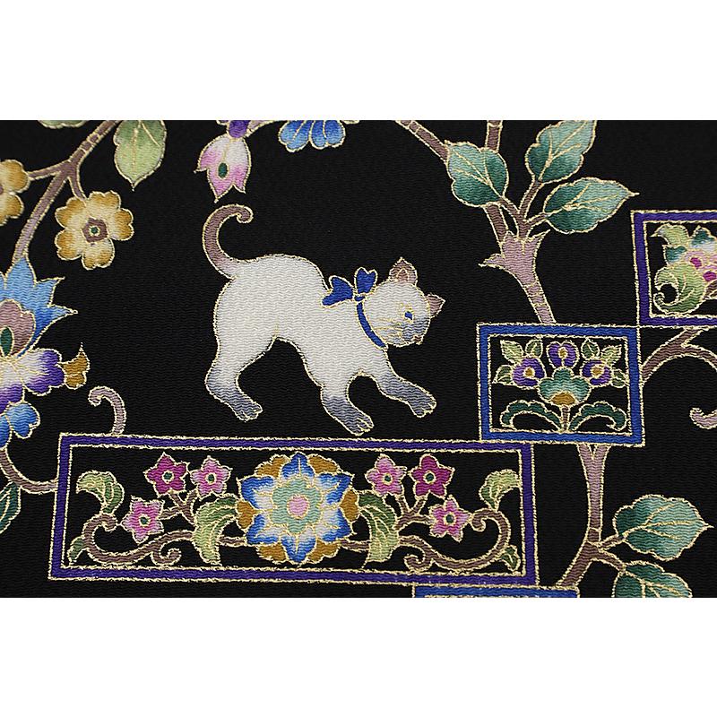 名古屋帯 岡重 猫 黒地 花唐草 唐花 更紗 新品 未仕立て 九寸 カジュアル おしゃれ 伊と幸 国産生糸 友禅染 No.88-1542の画像