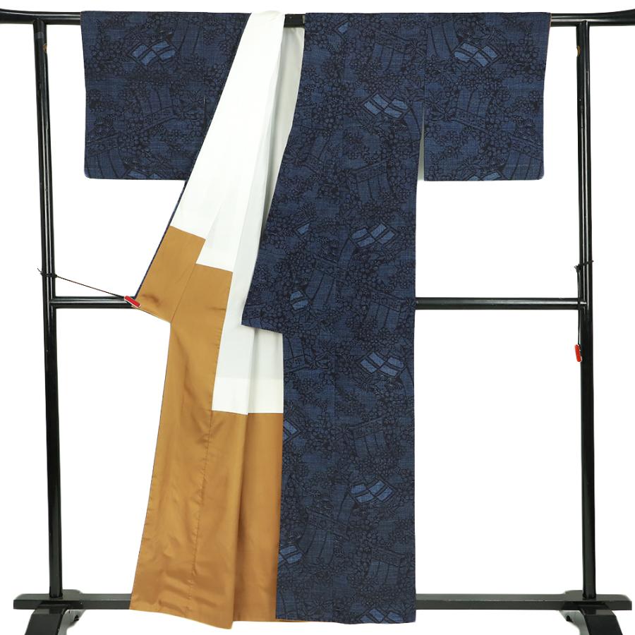 中古 結城紬 正絹 リサイクル 着物 100亀甲 紺 几帳 花 身丈163.8cm 裄
