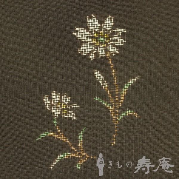 着物 大島紬反物 本場古代染色純泥染大島紬 なでしこ 飛び柄 黒 白花 ...