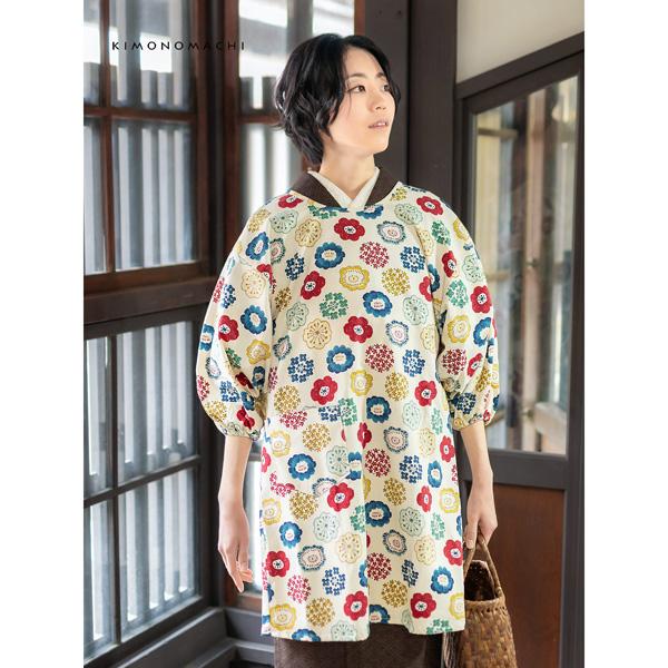 KIMONOMACHI ロング丈 割烹着「生成り色 編み物風のお花」実用的 日本