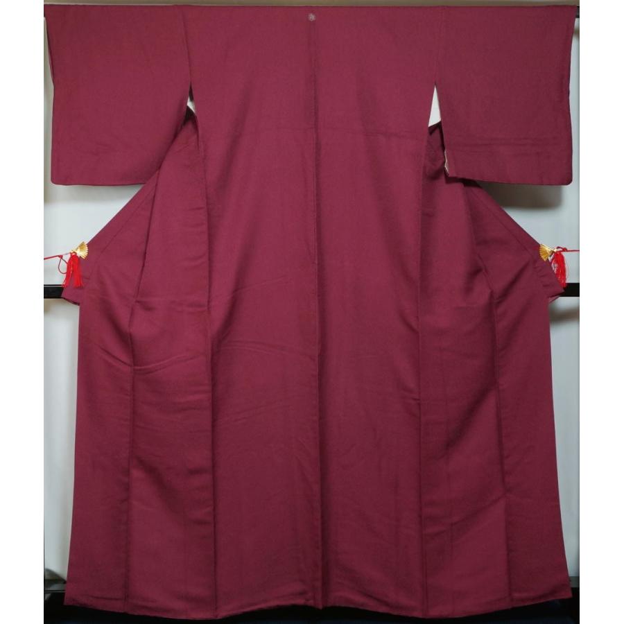 色無地 干割れ模様 裄長 サイズ 三越 ラズベリーレッド色 丸に笹竜胆紋
