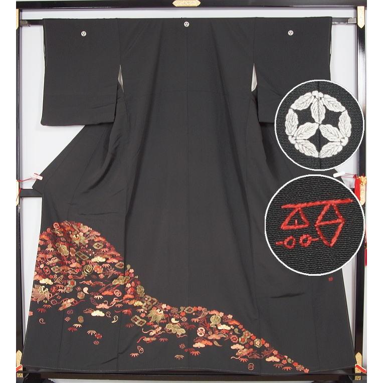 特選 黒留袖 総日本刺繍 宝尽くし模様 九枚柏紋 送料無料 リサイクル