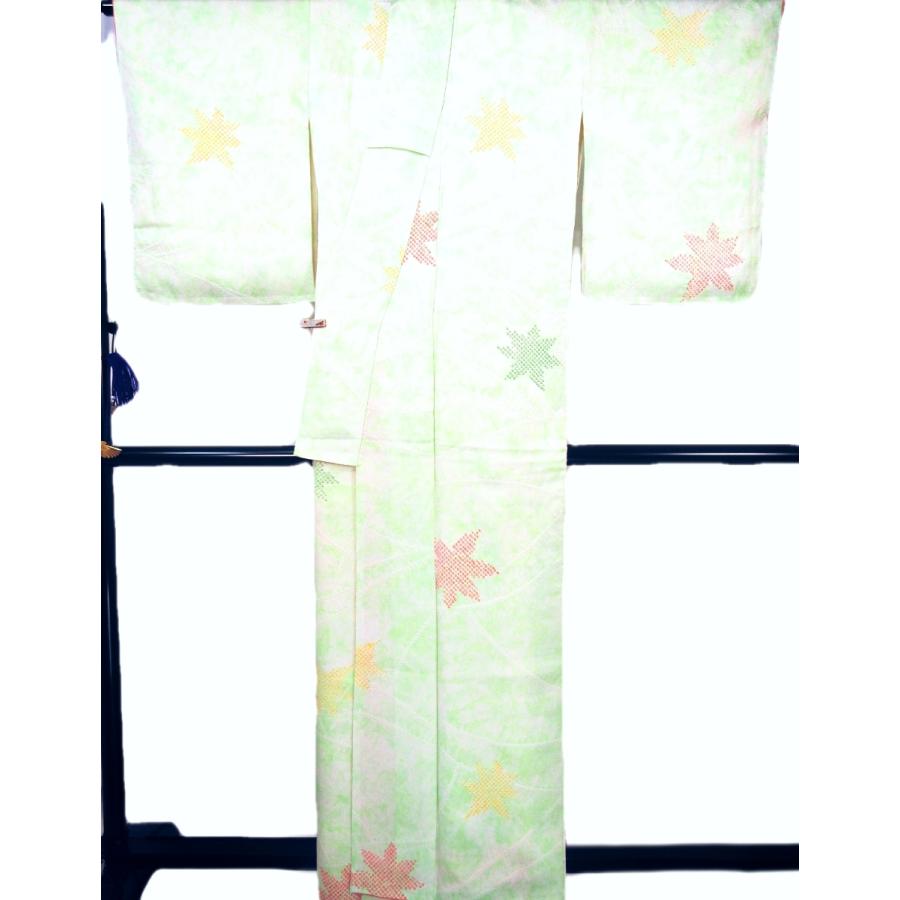 未使用　　アンティーク　正絹　しつけ付き　淡い黄緑色の絞り　楓　紅葉 小紋 手絞り パステルグリーン リサイクル お宮参り 七五三 パーティー お茶会 |  | 10