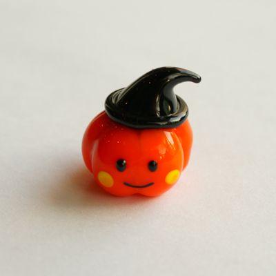 ガラス細工 商舗 帽子つきかぼちゃさん 正規激安 ミニチュアサイズ 装飾 置物 ジェルキャンドル材料 オブジェ