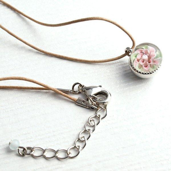 【一点もの】ガラスのお花ペンダント イギリスから届いたアンティークガラスのシェード、美しいお花が