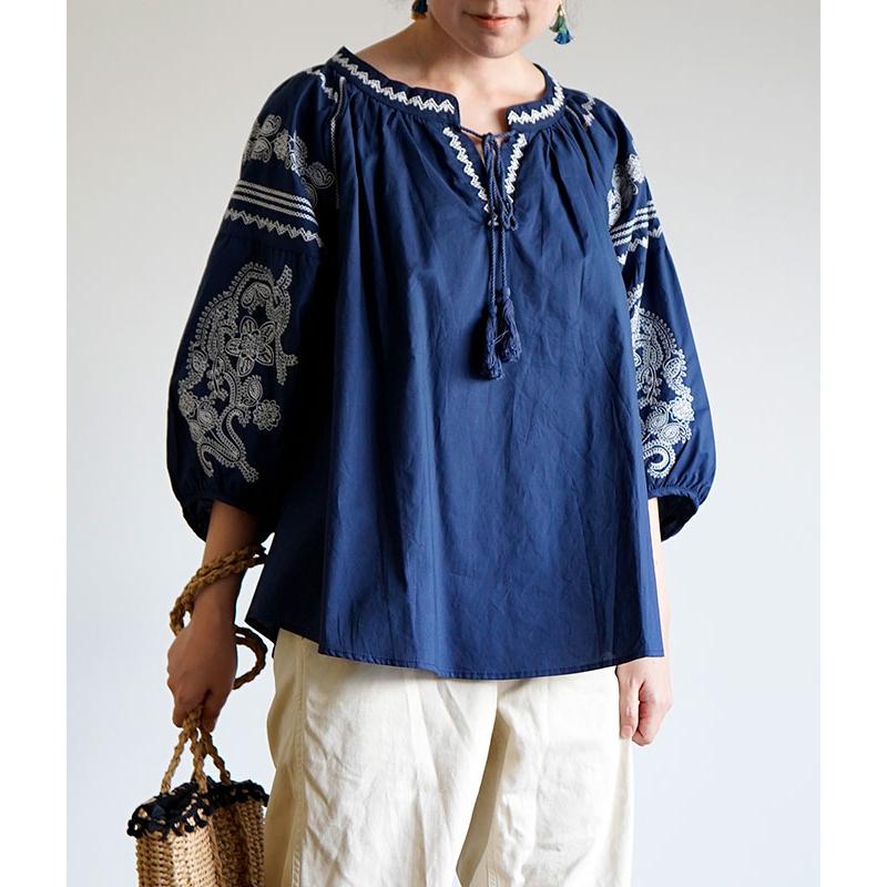 Mori Lady トップス ブラウス 七分袖 パフスリーブ 刺繍 ボタニカル ボヘミアン エスニック フォークロア ナチュラル バイカラー ホワイト ネイビー 白 紺 K1a501 Kinarina 通販 Yahoo ショッピング