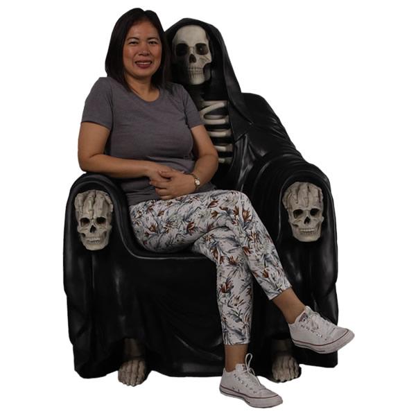 オブジェ 死神のベンチ 黒 インテリア イベント ディスプレイ Black Rope Grim Reaper Throneの画像