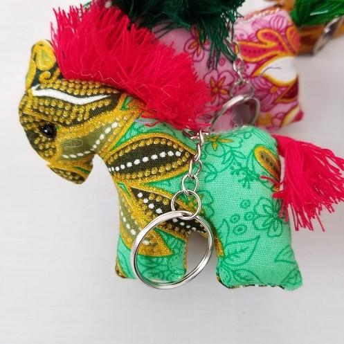 カラーはおまかせ カラフルな馬のぬいぐるみ付キーホルダー