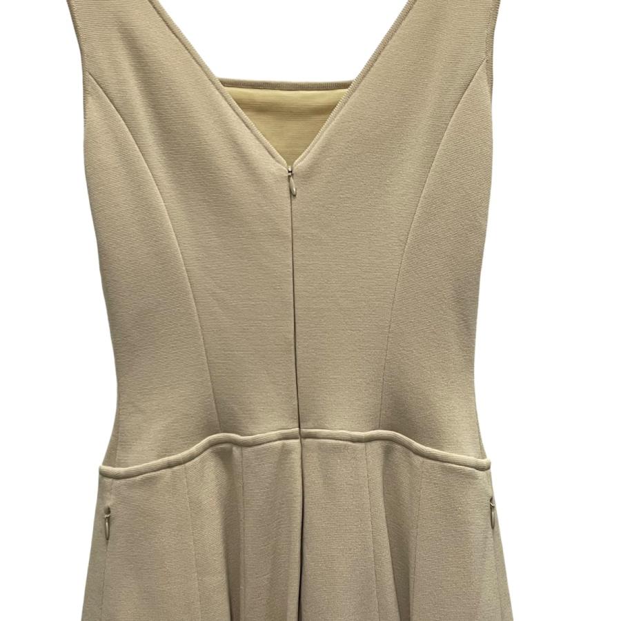 美品✨️フォクシーニューヨーク ノースリーブフレア ワンピース M ベージュ FOXEY 【値下げ】FOXEY ノースリーブワンピース 20255-SNMAG24