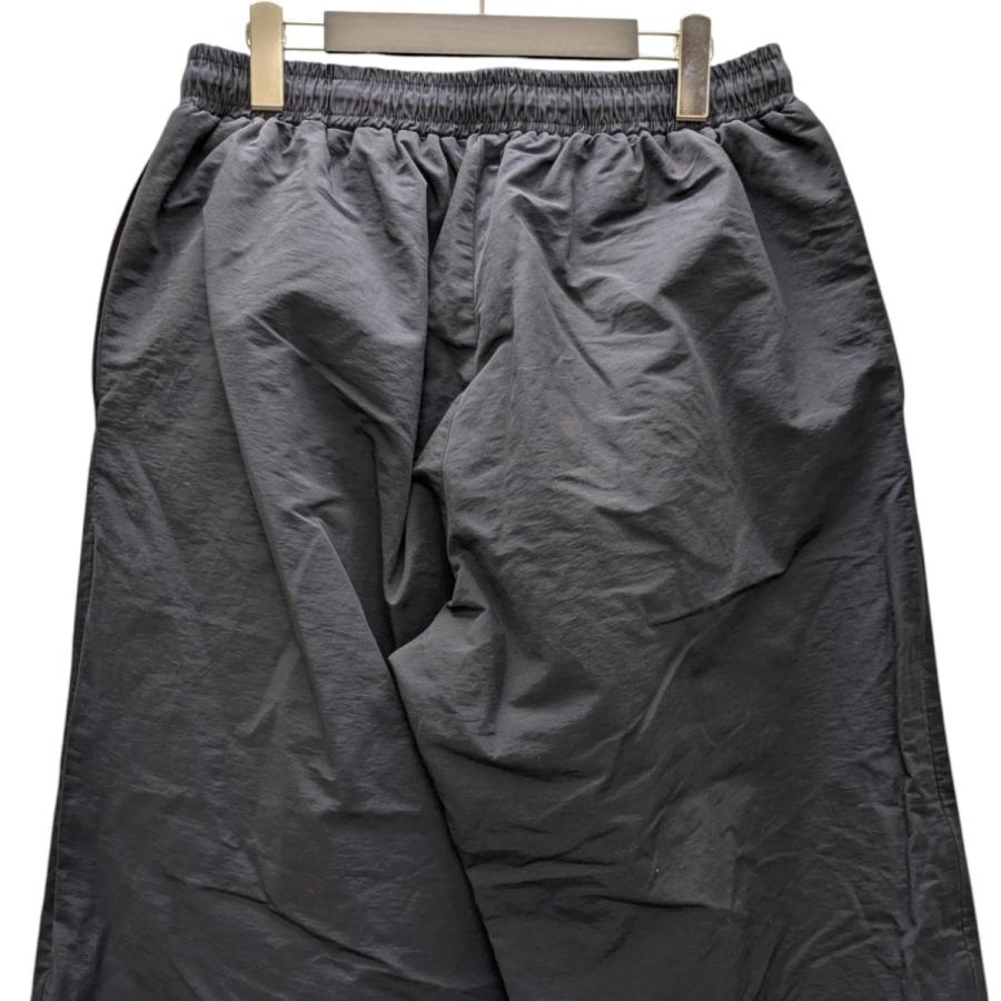 Private brand by S.F.S ナイロン トラックパンツ　ネイビー Private brand by S.F.Sのトラックパンツに待望の新色が登場