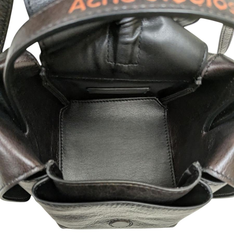 Acne Studios ブラウン ミニショルダー 多ポケットデザイン Acne Studios マルチポケット ショルダーバッグ ミニ | ブラウン