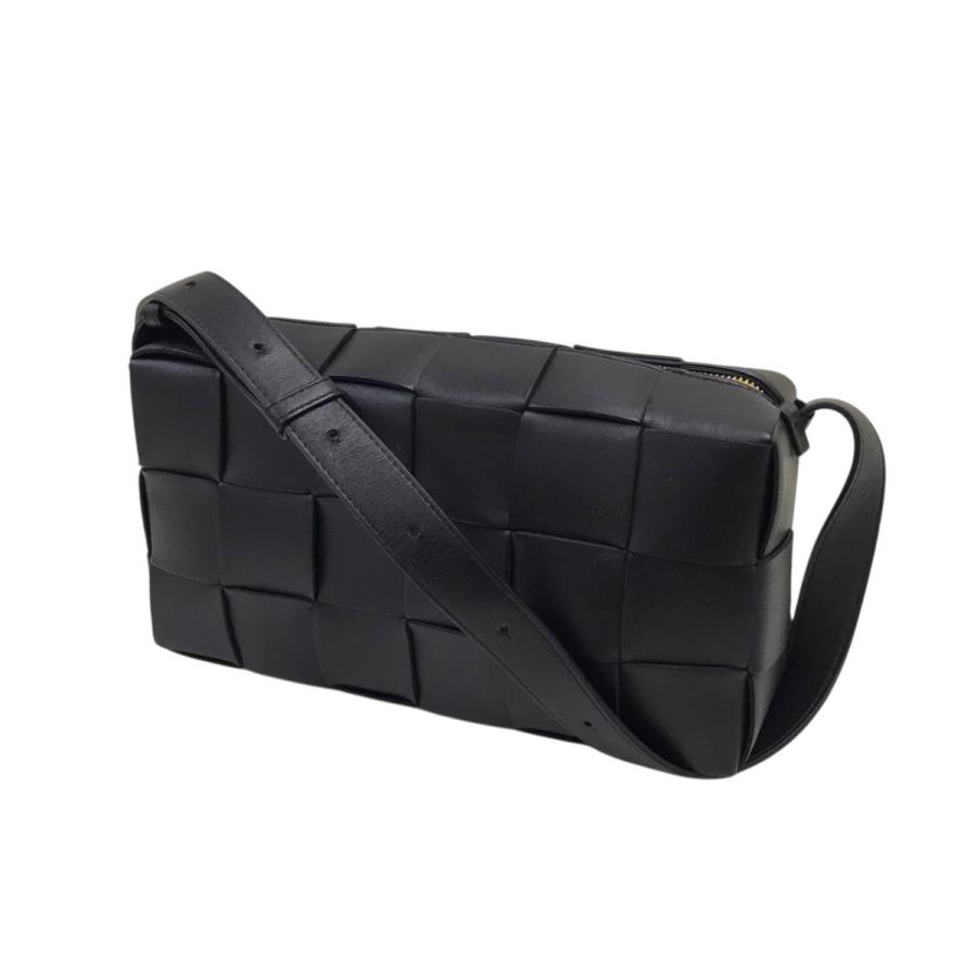 BOTTEGA VENETA（ボッテガ・ヴェネタ） カセットショルダーバッグ