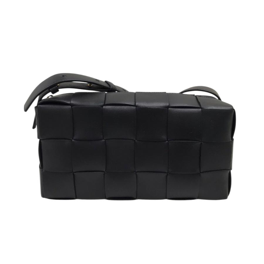 BOTTEGA VENETA（ボッテガ・ヴェネタ） カセットショルダーバッグ