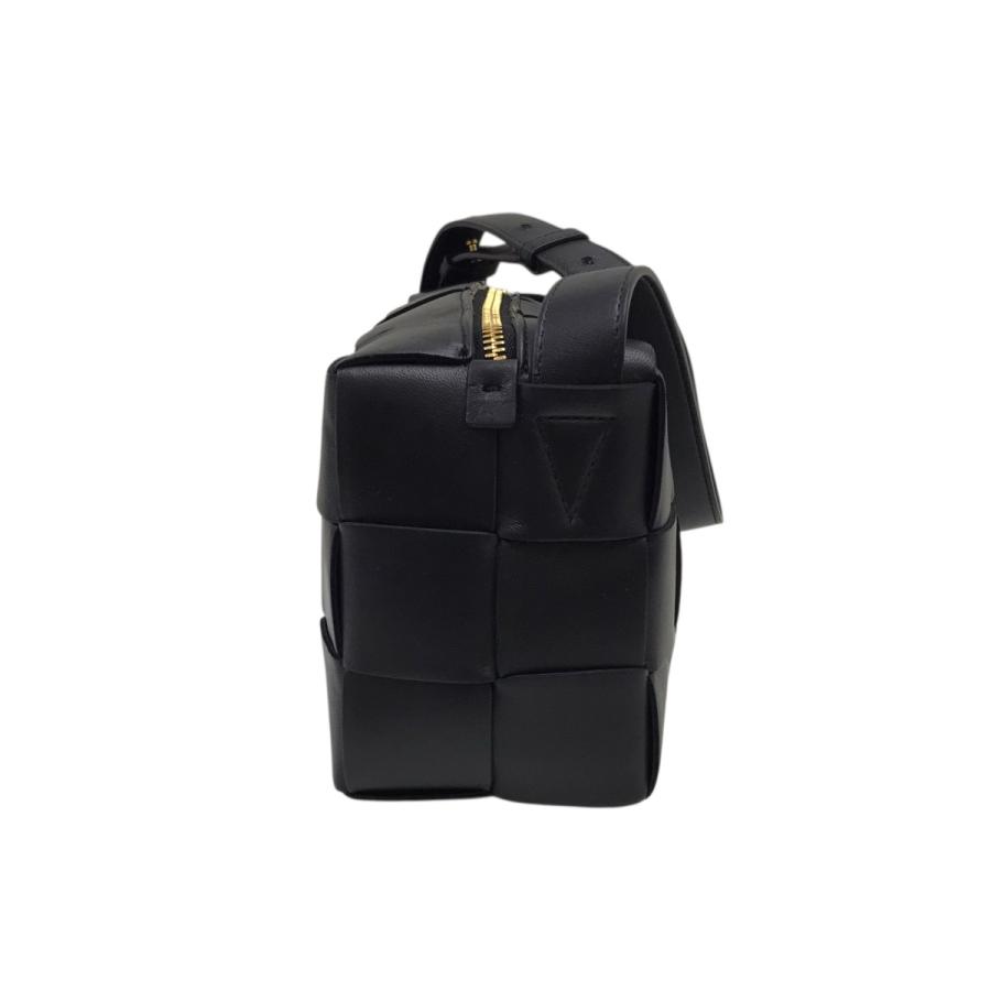 BOTTEGA VENETA（ボッテガ・ヴェネタ） カセットショルダーバッグ