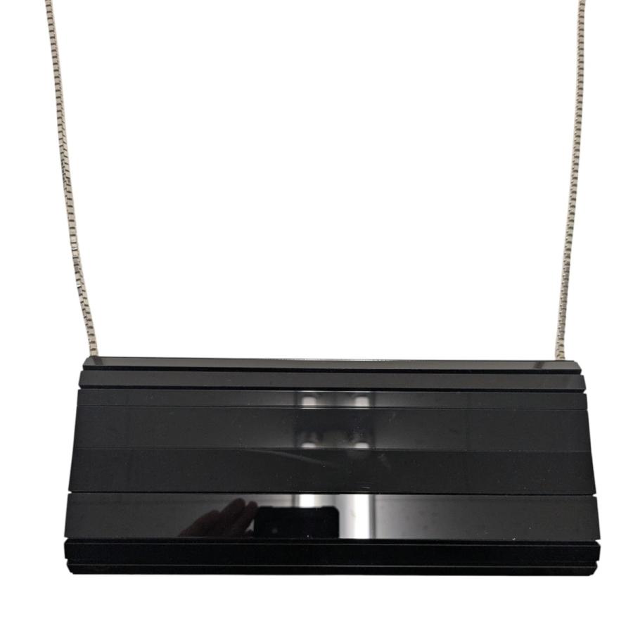 【良品】JIMMY CHOO ブラック クラッチバッグ チェーン付き JIMMY CHOO（ジミーチュウ） 【値下げ】JIMMY CHOO チェーンアクリル