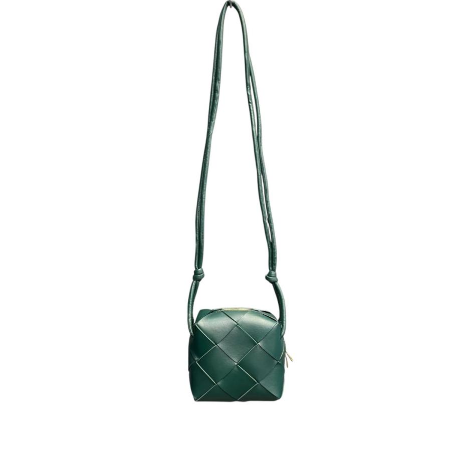BOTTEGA VENETA（ボッテガ・ヴェネタ） ミニ カセット カメラバッグ