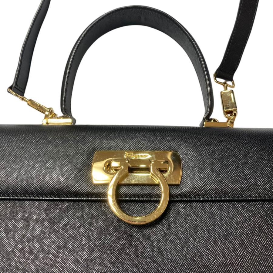 フェラガモ　ショルダー フェラガモ 斜め掛け ショルダーバッグ レディース ブランド FERRAGAMO