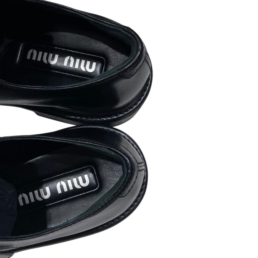 Miu Miu バックル付きレザーシューズ ブラック