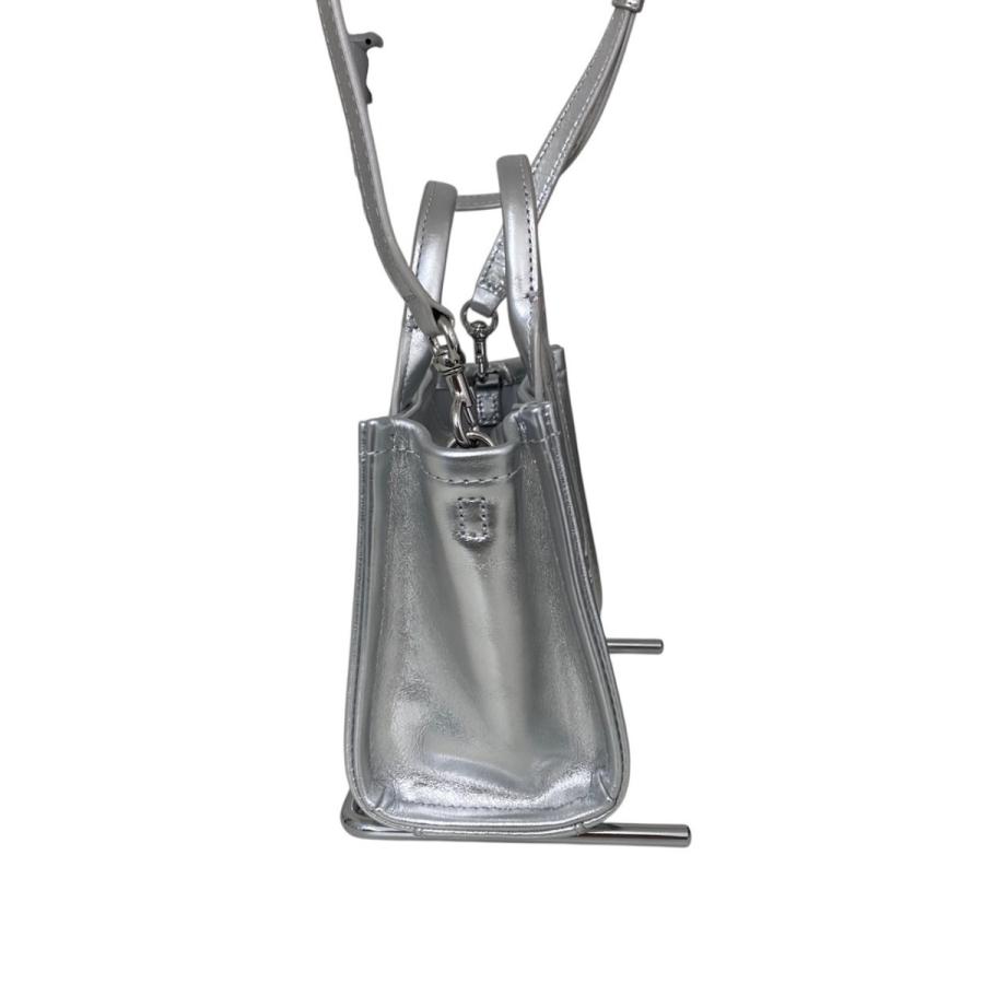 マークジェイコブス　レザー　2WAY　ショルダーバッグ　エンボス加工　銀 MARC JACOBS（マーク・ジェイコブス） 【値下げ】MARC JACOBS Metallic