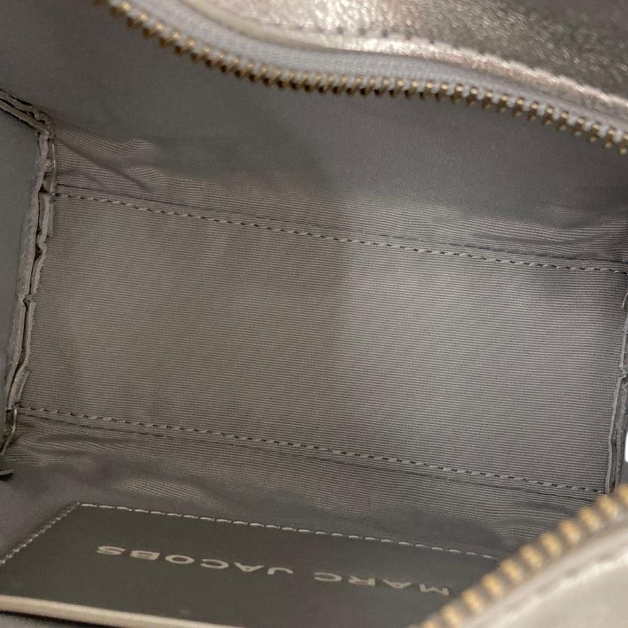 マークジェイコブス　レザー　2WAY　ショルダーバッグ　エンボス加工　銀 MARC JACOBS（マーク・ジェイコブス） 【値下げ】MARC JACOBS Metallic