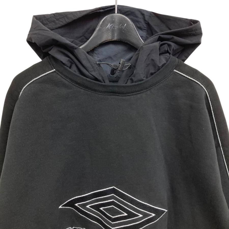 アンブロ UMBRO×BOILER ROOM 24AW プルオーバーパーカー ブラック 