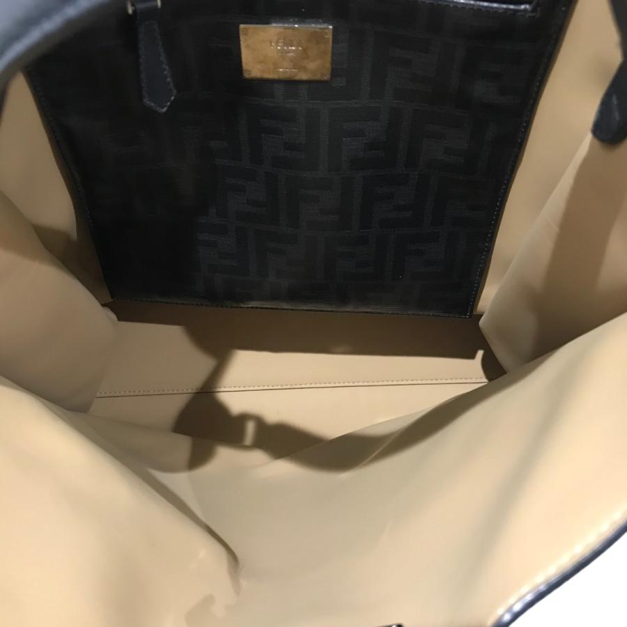 【ぴぃ】 FENDI 【値下げ】FENDI ピーカブーエックスライトミディアム