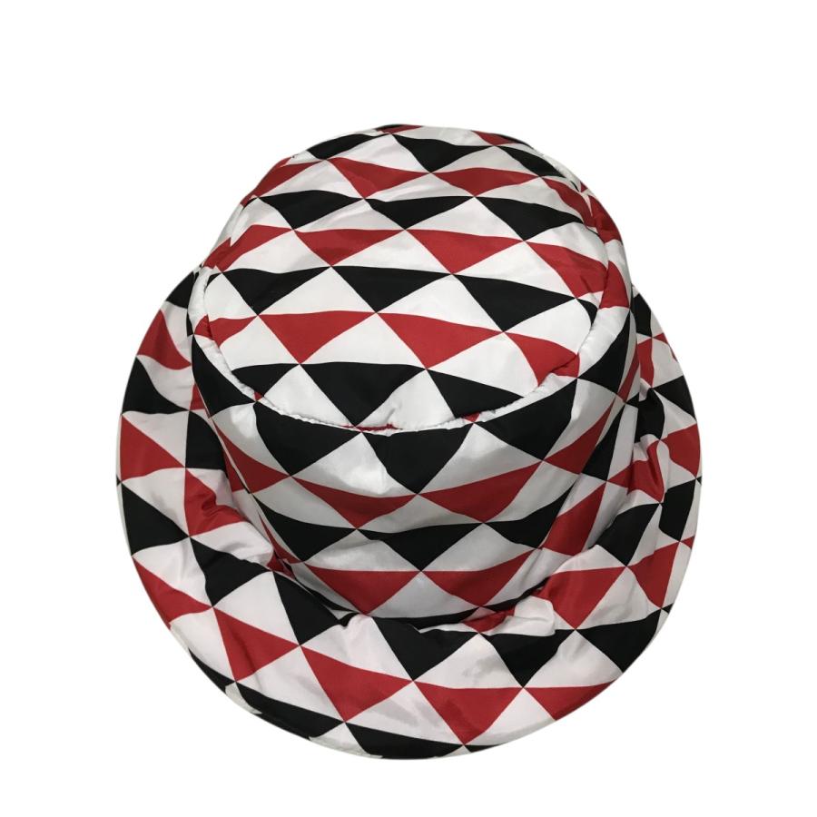 PRADA キャンドル 赤と白のトライアングルパターン PRADA キャンドル 赤と白のトライアングルパターン