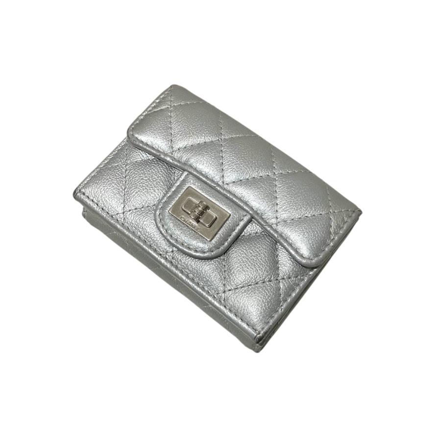 CHANEL シャネル　マトラッセ　三つ折り財布　シルバー CHANEL（シャネル） 【マトラッセコンパクトウォレット】 3つ折り財布