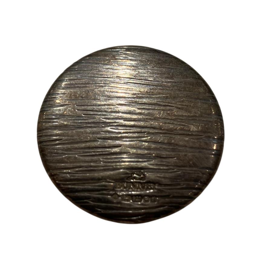 アクセサリー BUNNEY 34mm Bark Finish Badge 925 Silver BUNNEY 34mm Bark Finish Badge 925 Silver