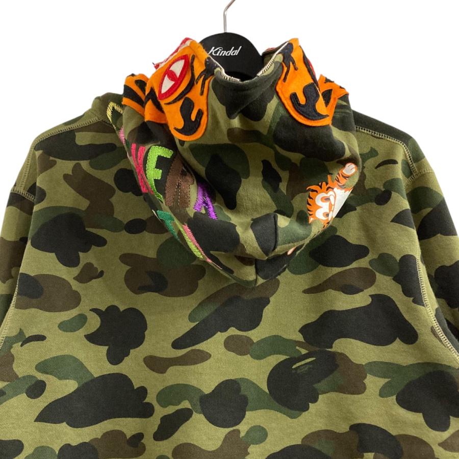 A BATHING APE®️ パーカー　ホワイト　蛍光　迷彩　Lサイズ A BATHING APE - アベイシングエイプ カモフラ柄 長袖