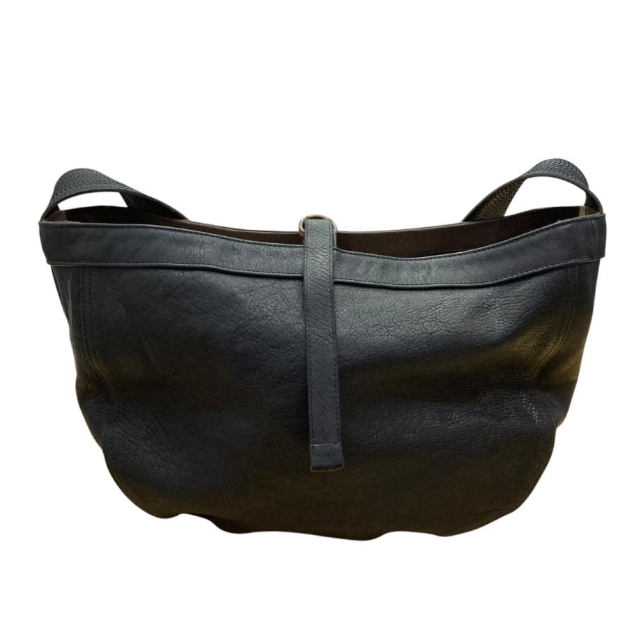 T.TタイガタカハシTAIGA TAKAHASHIニュースボーイバッグブラック T.T（ex. Taiga Takahashi）がSAGAN Viennaの監修による レザー