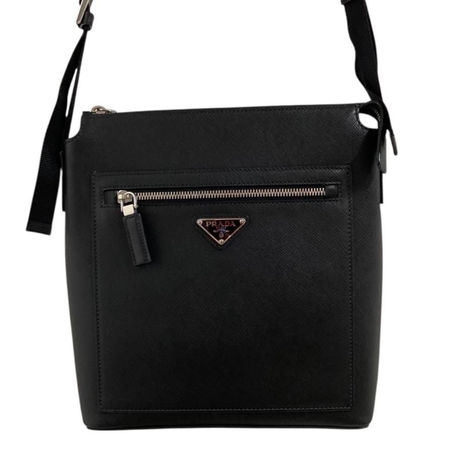 PRADA トライアングルプレートサフィアーノショルダーバッグ