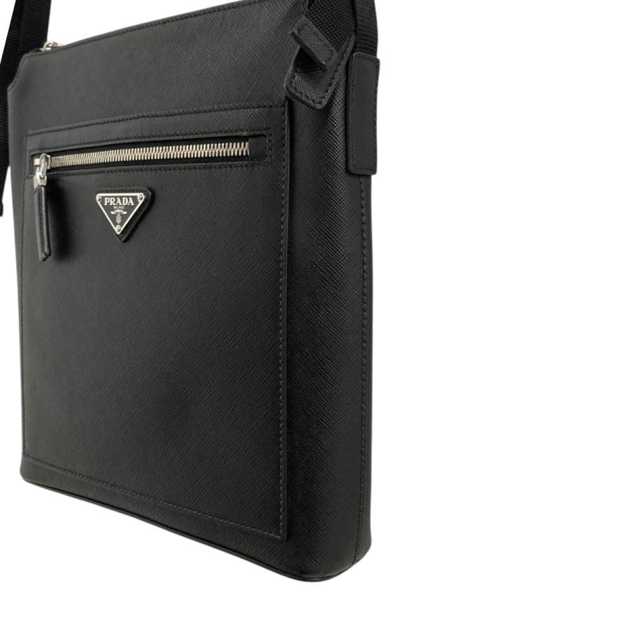PRADA トライアングルプレートサフィアーノショルダーバッグ PRADA（プラダ） 【値下げ】PRADA トライアングルプレート